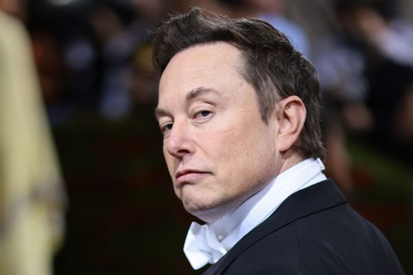 Компания Илона Маска активно ищет партнеров, чтобы начать испытание нейрочипа на людях