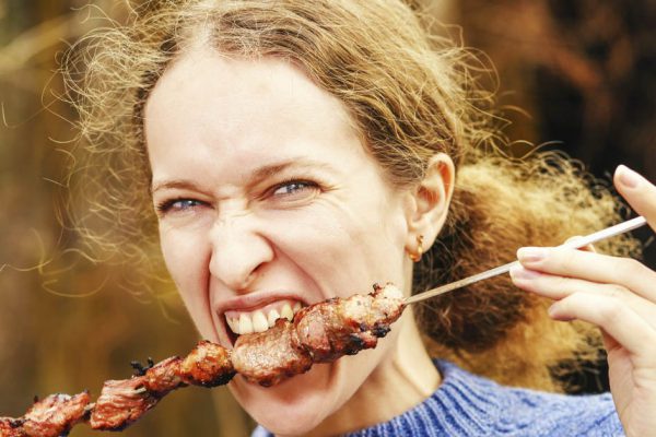 Позвал на дачу ораву итальянских гостей и накормил всеми любимыми дачными вкусностями