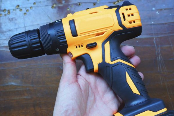 Перехожу на аккумуляторный инструмент, на соседей по даче смотрю сверху вниз да посмеиваюсь