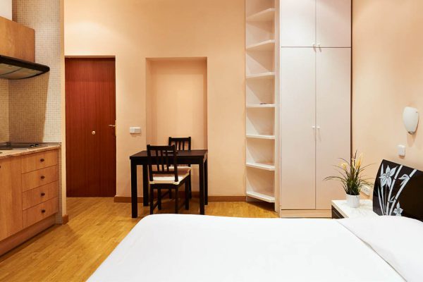 Для чего мудрый архитектор перенес кухню в единственную комнату квартиры