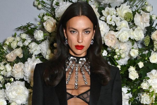 Появление Ирины Шейк на красной дорожке Каннского фестиваля уже назвали «голым протестом», в честь чего был столь откровенный наряд