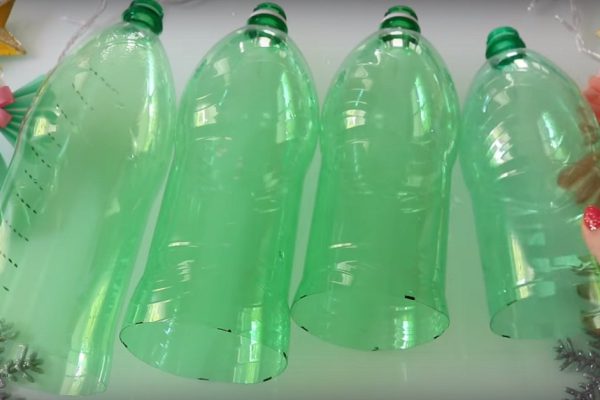 Как получить елку из пластиковых бутылок