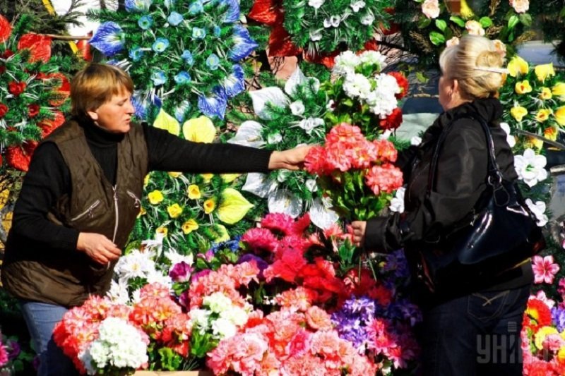 дешевые цветы на кладбище фото