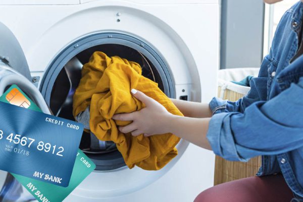 Случайно постирала банковские карты мужа, рыдаю весь день и не знаю, что предпринять