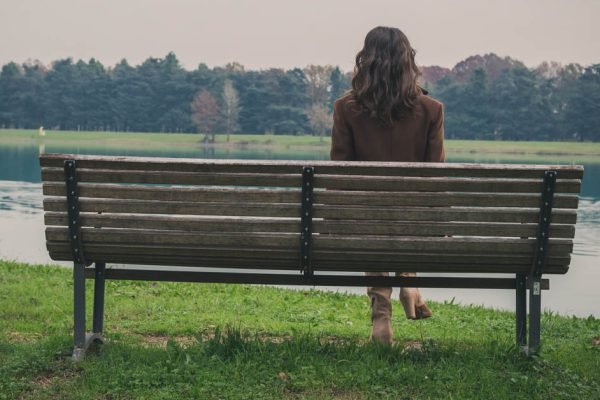 Несчастная женщина каждый день приходила в парк и надеялась найти там своего пропавшего сына, она не прекращала верить в чудо