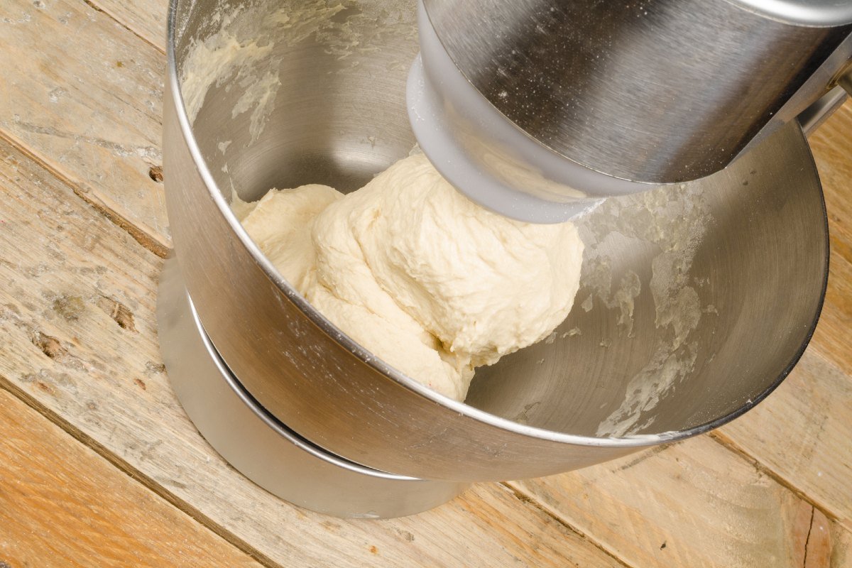 Способ приготовления ванильной итальянской выпечки тесто, нужно, добавь, именно, масло, миндаля, половиной, полотенцем, влажным, добавляют, маслом, выпечка, будет, сладкая, панеттоне, переложи, смазанную, молоко, сливочного, минут