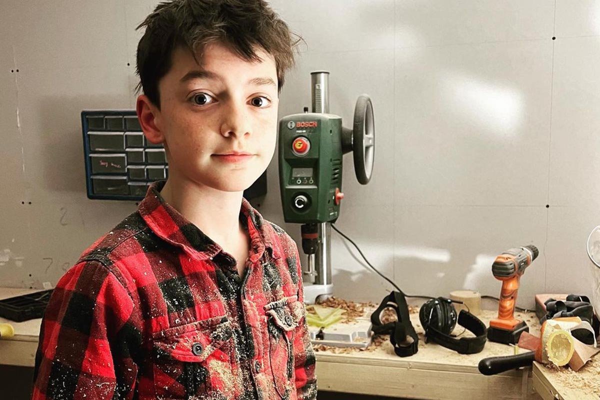 Талантливый 12-летний мальчик из Англии с помощью своего хобби собирает деньги для детей из Украины, которые потеряли дом