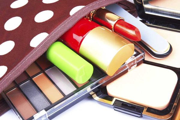 Оставила записку в женской косметичке, чтобы сказать постоянной партнерше об измене