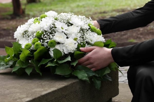 Сначала не стало отца, а вскоре за ним отправилась и мама, пришло время обсудить с братом судьбу родительской квартиры