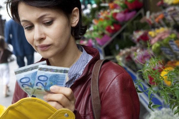 Пришла во сне родная сестра, я взяла последние деньги и пошла к ней на праздник