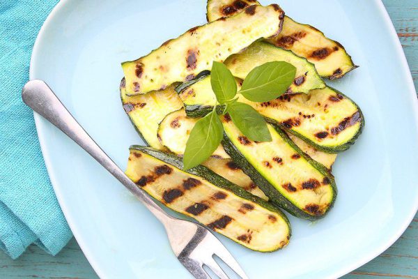 Как приготовить закуску из кабачков и творога