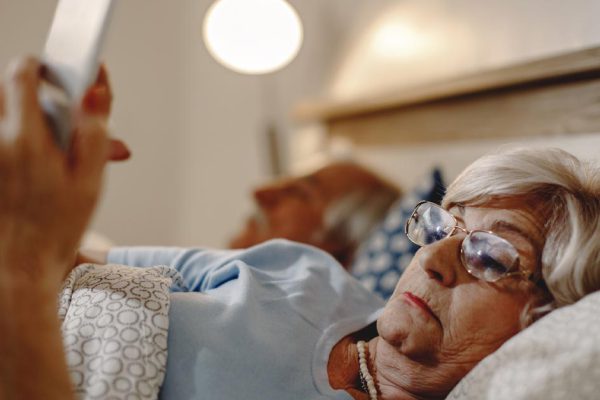 Как-то зашла к сыну в гости, но встретили меня без особой радости, тогда я разозлилась и ушла, но вечером позвонила невестка