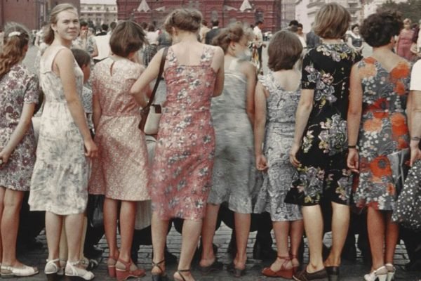 Как одевались советские женщины и какие ткани выбирали для нарядов