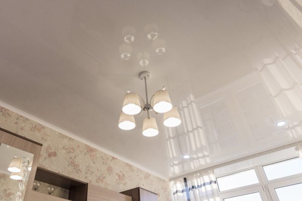 Чем срочно заменить натяжные потолки и опостылевшие арки