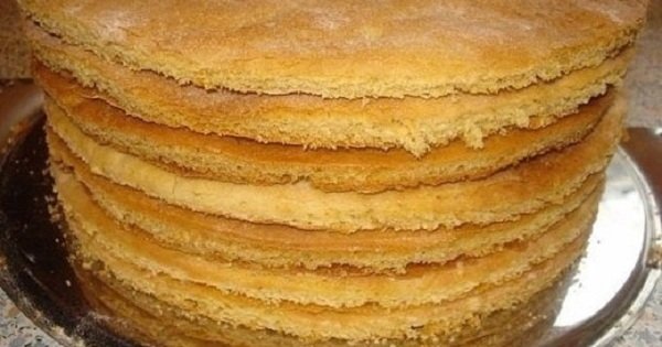 Для всех любителей домашних десертов: рецепт быстрого приготовления коржей.