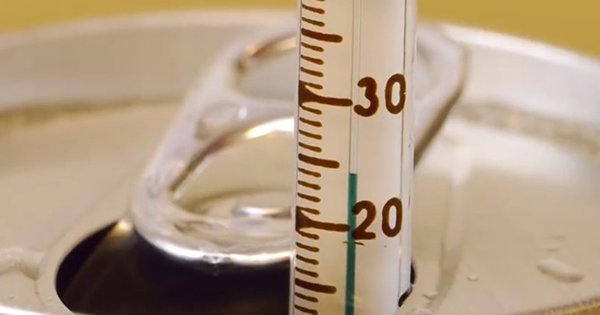 С помощью этого трюка ты сможешь охладить любой напиток всего за 2 минуты на целых 20 градусов!