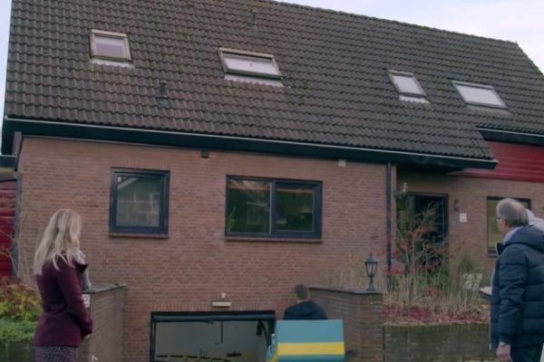 Мужчина и женщина решили посетить дом, не представляя, что ждет их внутри!