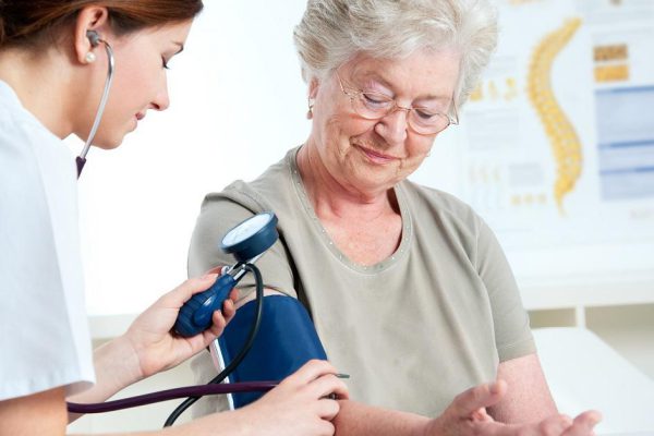 Как понизить давление в домашних условиях