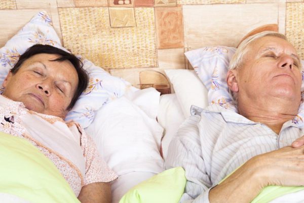 Научила пожилую маму, как быстро уснуть и спать всю ночь напролет