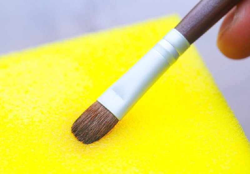 кисть на губке