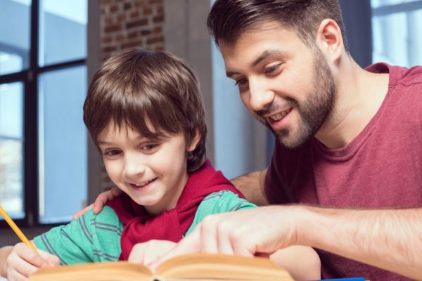 Как помогать ребенку делать домашнее задание