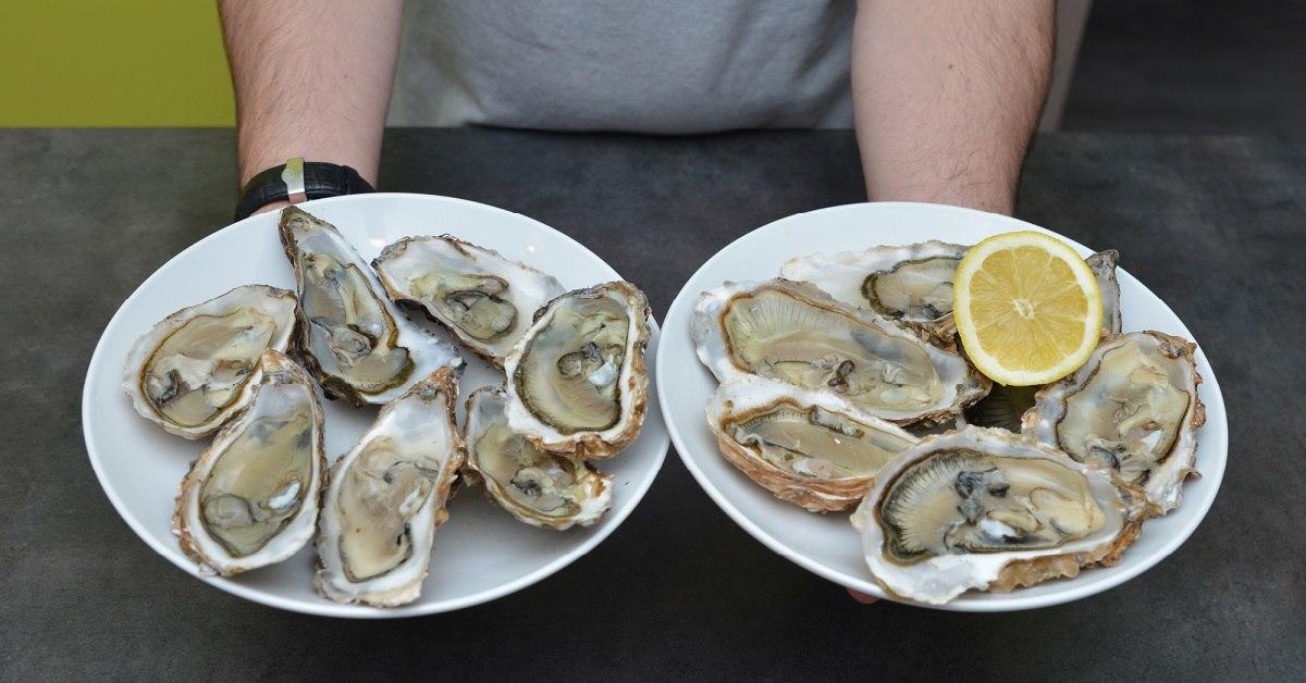 Как едят устрицы