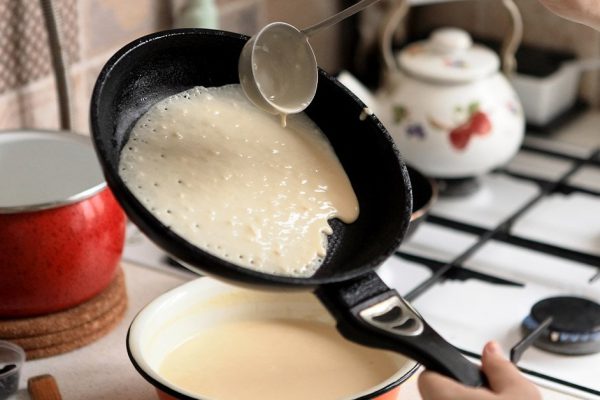 Почему блины бледные как бумага и как сделать их румяными