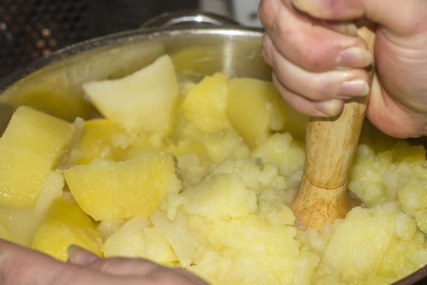 Шеф-повар озвучил главные ошибки, что портят вкус картофельного пюре