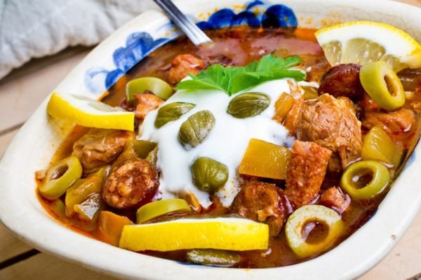 После такой солянки муж точно зацелует, вопрос с картофелем больше не стоит