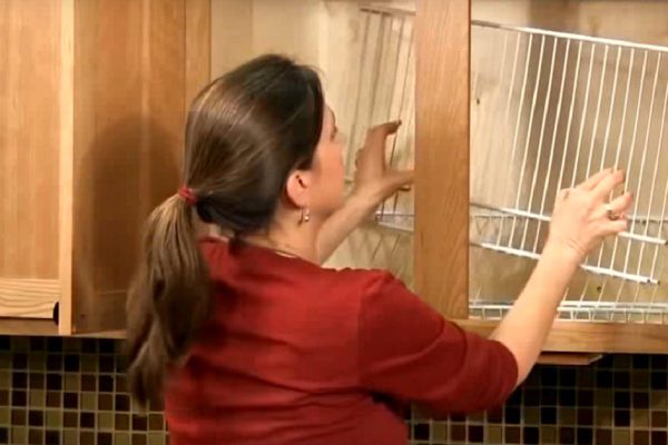 Она не могла справиться с беспорядком в шкафчиках, пока не проделала этот бесподобный трюк!