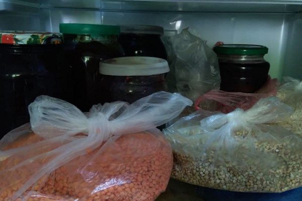 По заветам бабушки храню крупы годами, моль не заводится, мыши не заглядывают в кухонные шкафчики