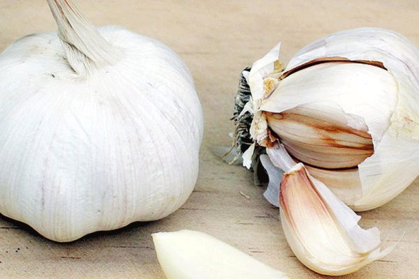 О его благотворных свойствах можно говорить часами: 7 способов применения чеснока.