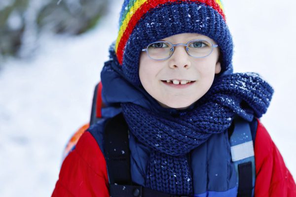 Водитель автобуса выгнал мальчика на мороз, вечером он увидел его фото и обомлел