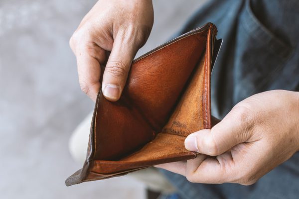 Была по уши в долгах, уже совсем отчаялась, но знакомая гадалка рассказала, что можно сделать