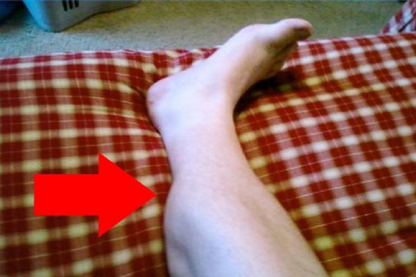 Вот почему посреди ночи возникают судороги в ногах! Всего 2 компонента помогут избавиться от проблемы.