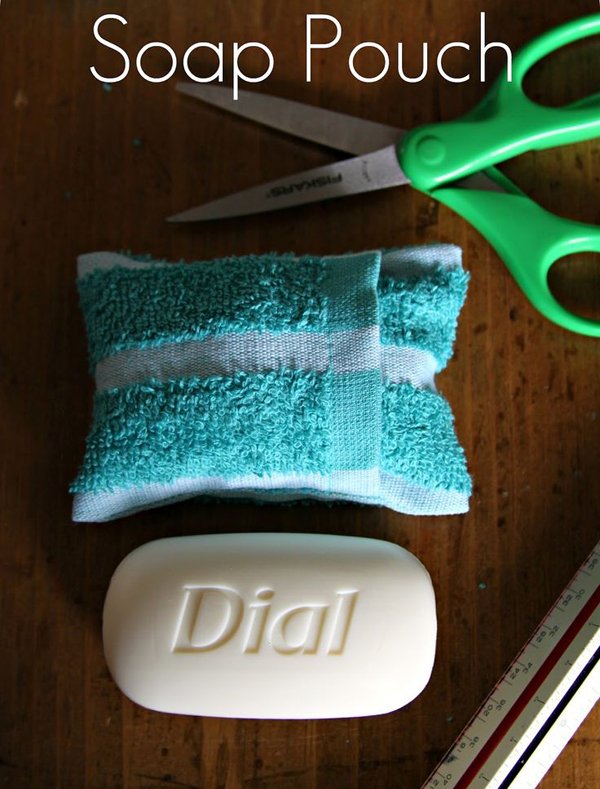 полотенце и ножницы