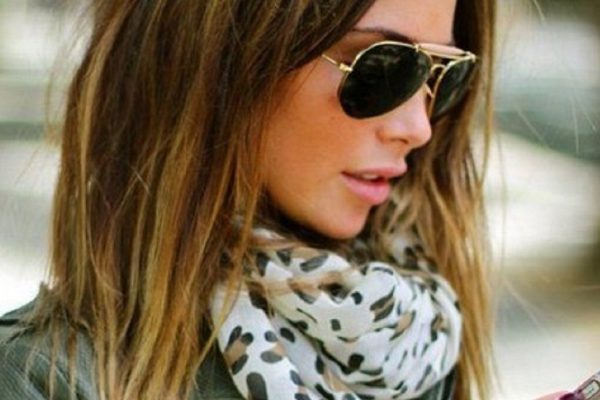 Как красиво носить шарф: 9 модных идей для твоего гардероба!