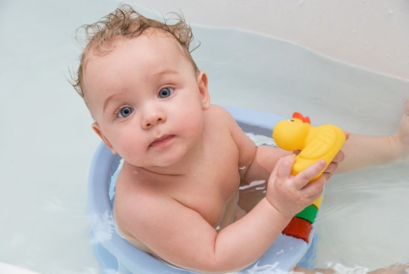 как купать новорожденного ребенка в ванной