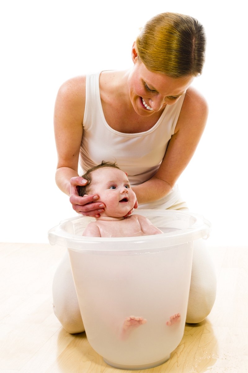 как купать новорожденного ребенка комаровский
