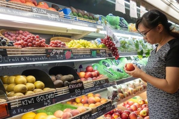 Зачем китайские хозяйки моют фрукты и овощи с солью