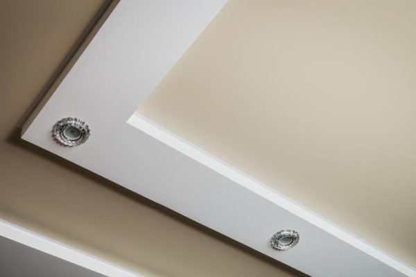 Как научиться мыть натяжной потолок