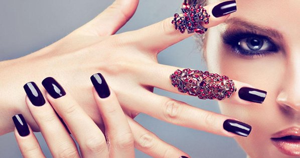 Как аккуратно накрасить ногти? Ты забудешь о походах по салонам красоты!