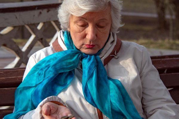 Мудрые женщины знают, что нужно начинать откладывать деньги уже с первой зарплаты