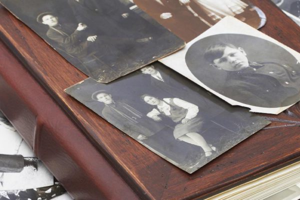 Потратила накопленные на машину деньги, чтобы отыскать всех своих предков