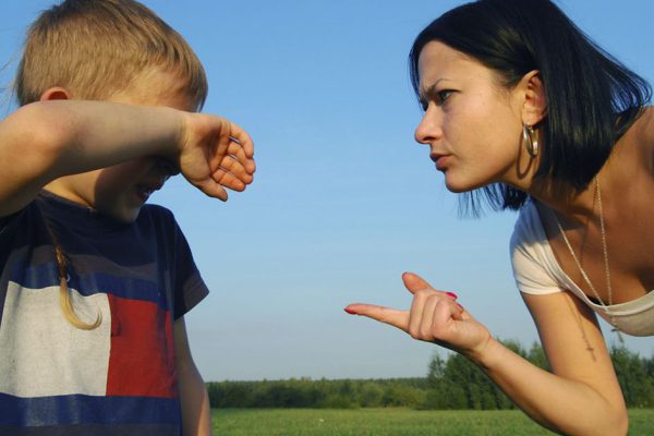 Что происходит, когда родитель кричит не своим голосом на ребенка