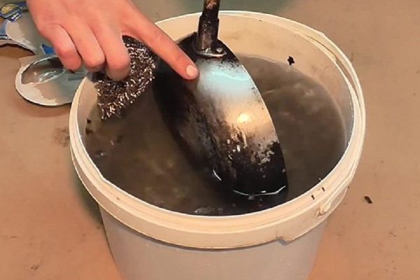 Как очистить чугунную сковороду