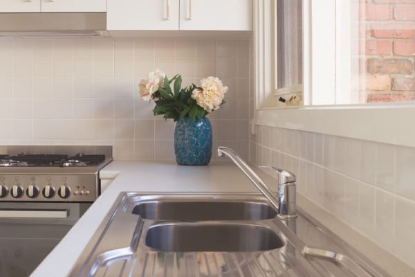 Чтобы привлечь деньги и богатство в свой дом, поставь в угол кухни одну простую вещь