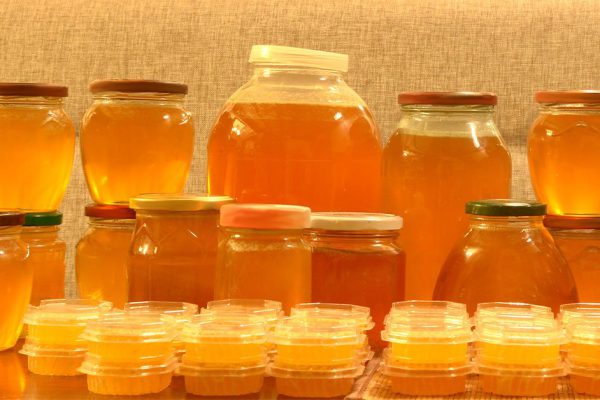 На рынке больше не обманут, знаю, сколько весит мёд в трехлитровой банке