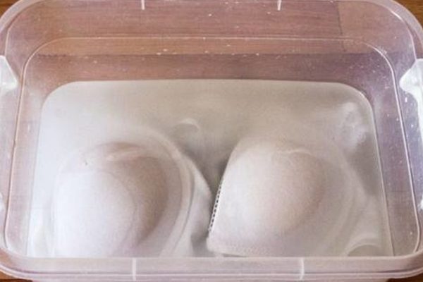 Что делать с посеревшим бюстгальтером