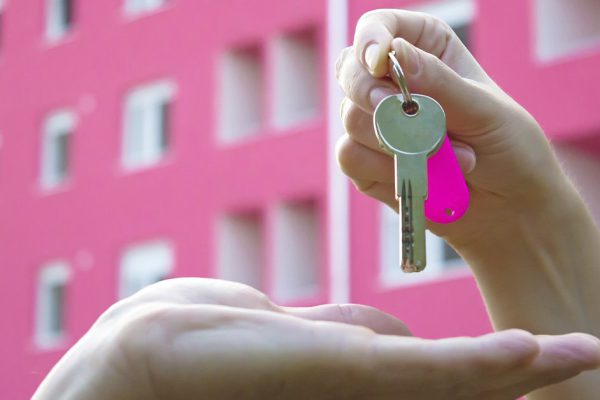 Выведав, что мы купили квартиру, родственники сразу понаехали